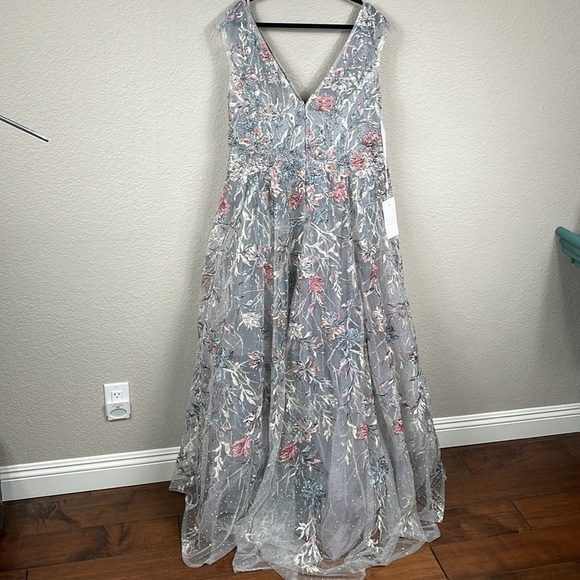 Mac Duggal Floral Embroidered V Neck Tulle Ballgown Illusion Cap Sleeve 20263 - Picture 6 of 17
